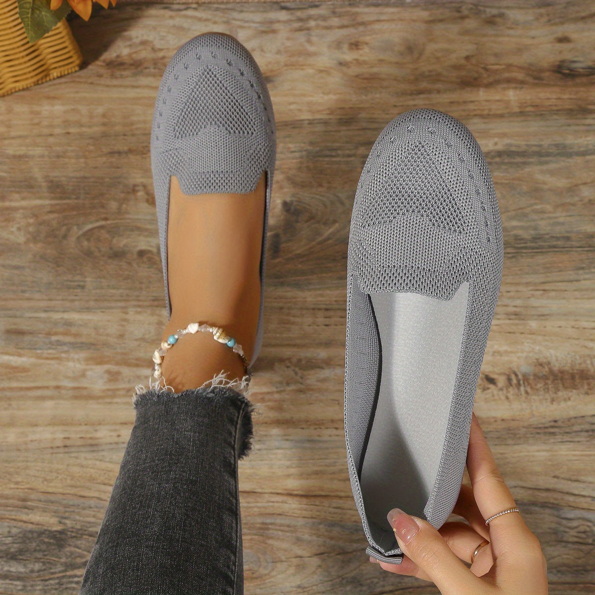 New Breathable Casual Flat Shoes for Women in Large Sizes, Featuring Soft Soles, Comfort, Slip Resistance, And Easy Slip-On Design.