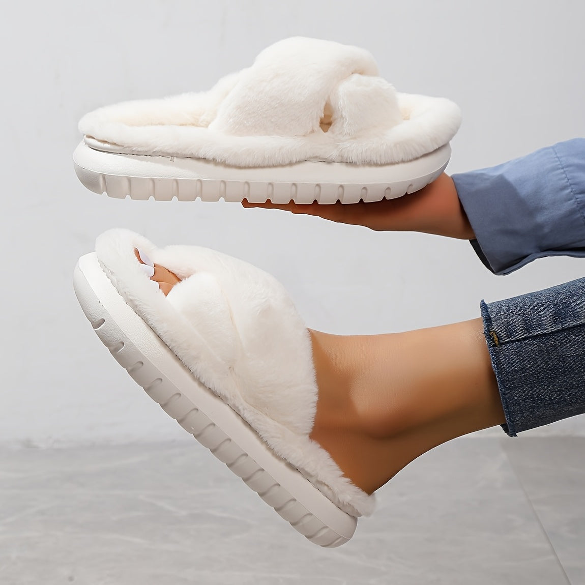 Women'S Plush Faux Fur Slippers with Thick EVA Sole - Soft Indoor House Shoes, All-Season Comfort, Slip-On Design & Fabric Lining for Home Lounge & Casual Wear, Comfy Shoes, Cozy Footwear, Stylish Footwear, Comfortable Footwe